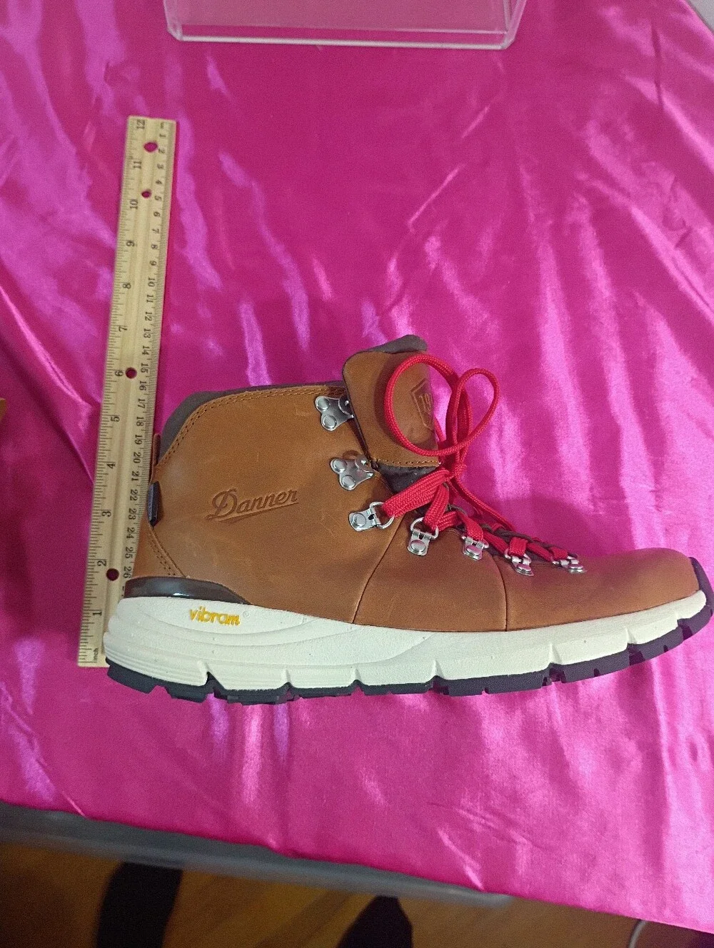 Danner Mountain 600 Women’s Size 8 Brown Leather Waterproof Hiking Boots Vibram.